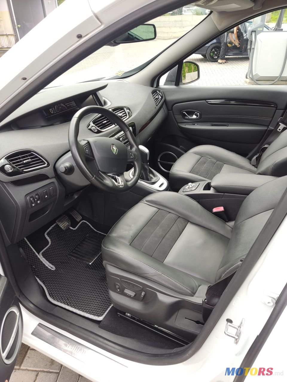 2013' Renault Grand Scenic photo #5