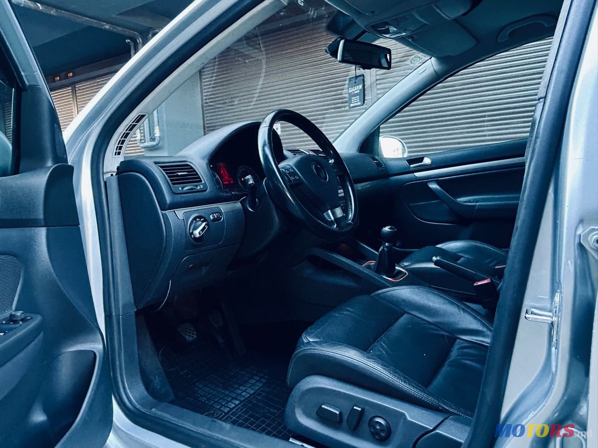 2008' Volkswagen Golf photo #6