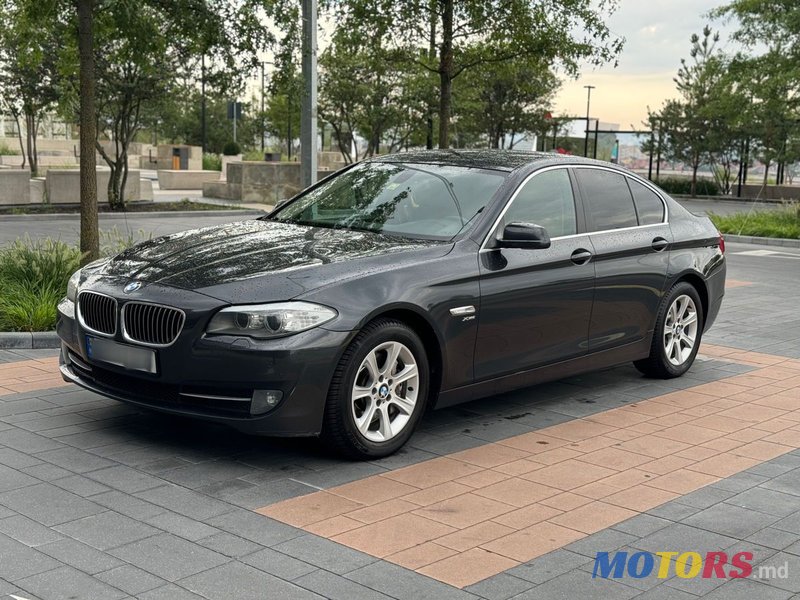 2011' BMW 5 Series photo #2