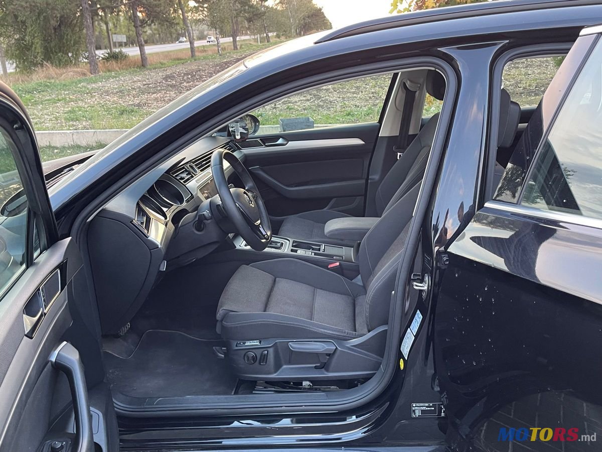 2017' Volkswagen Passat photo #5