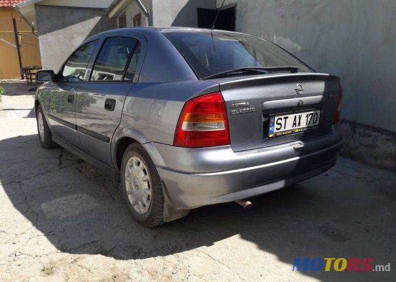 2005' Opel Astra photo #1