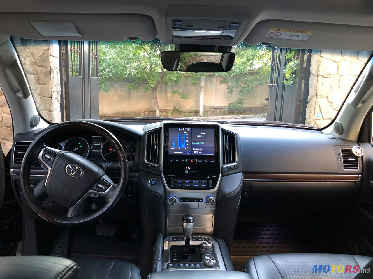 2016' Toyota Land Cruiser photo #6