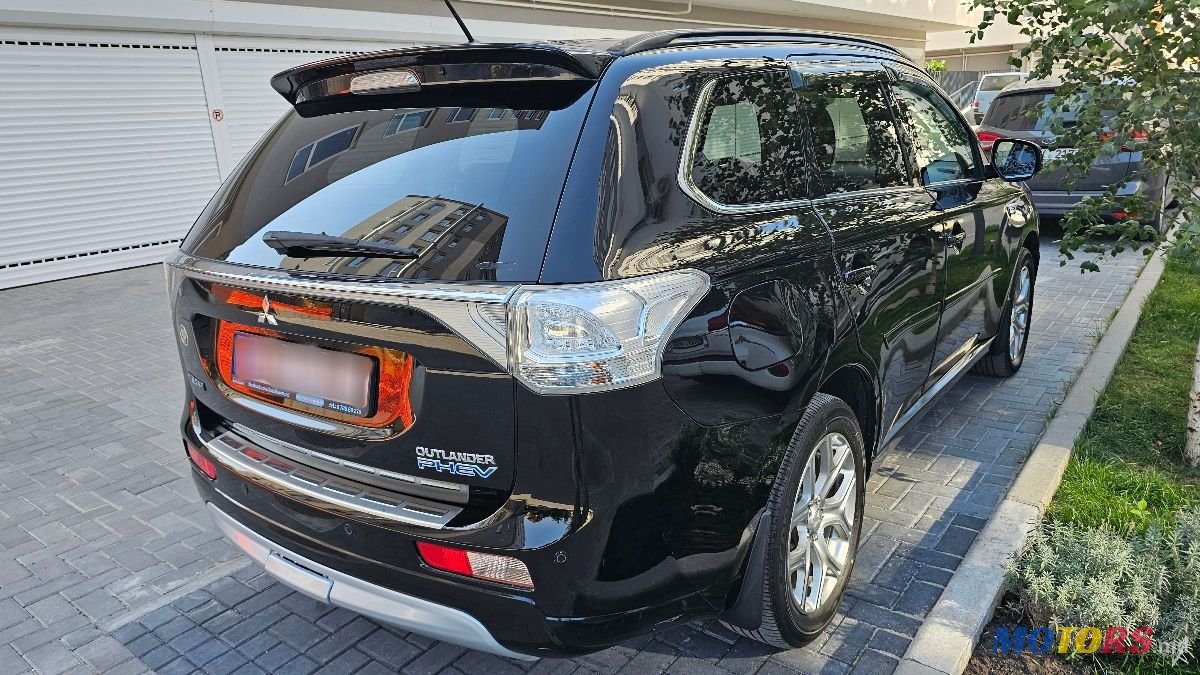 2014' Mitsubishi Outlander photo #4