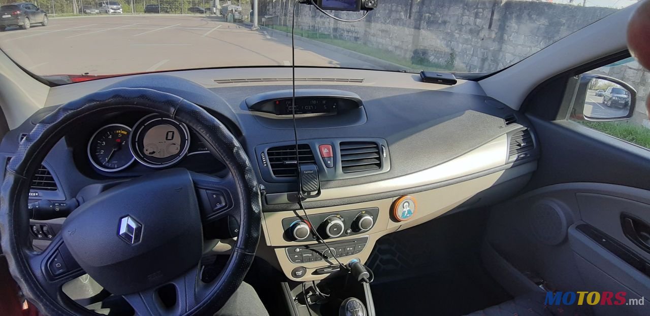 2011' Renault Megane photo #4