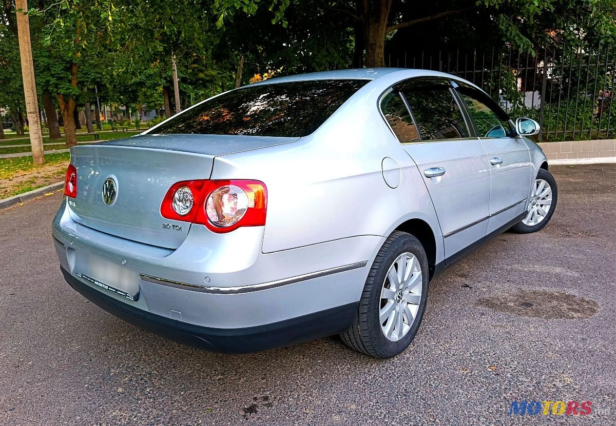 2008' Volkswagen Passat photo #4