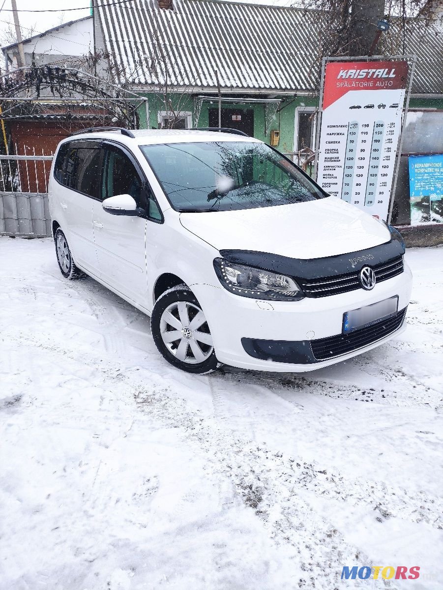 2011' Volkswagen Touran photo #1