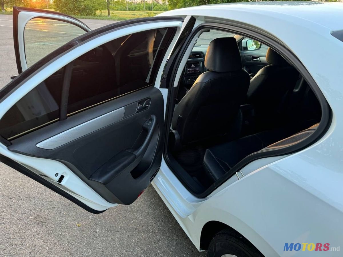 2016' Volkswagen Jetta photo #3