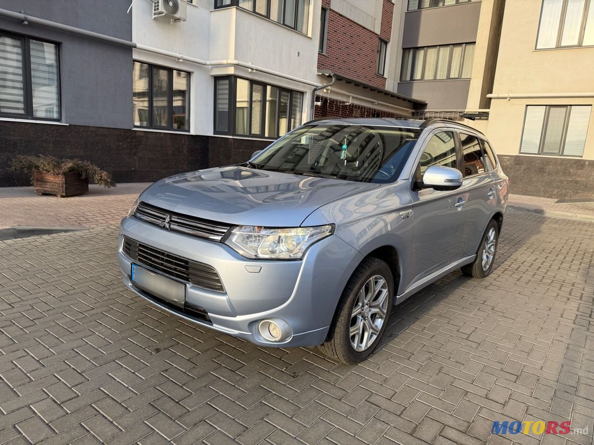 2014' Mitsubishi Outlander photo #3