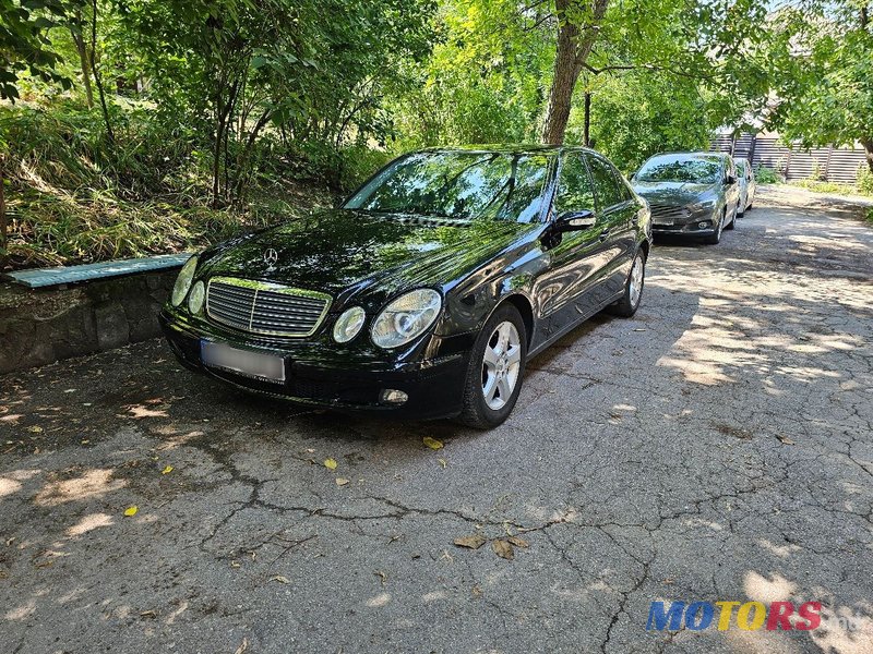 2005' Mercedes-Benz E-Class photo #2