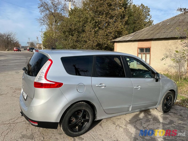 2010' Renault Grand Scenic photo #6