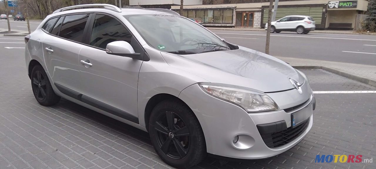 2011' Renault Megane photo #3