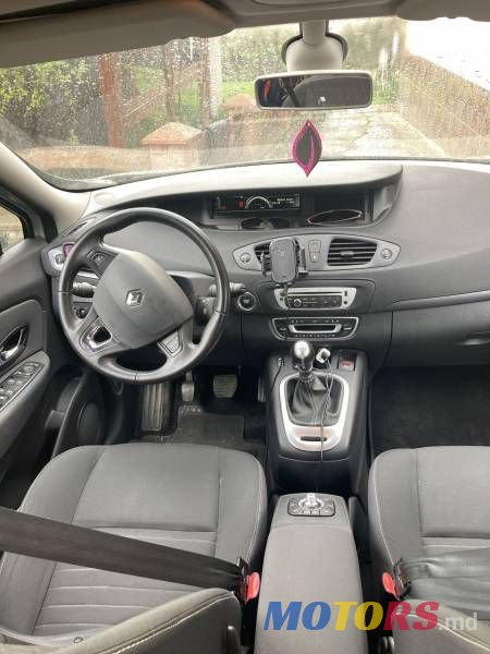 2014' Renault Grand Scenic photo #3