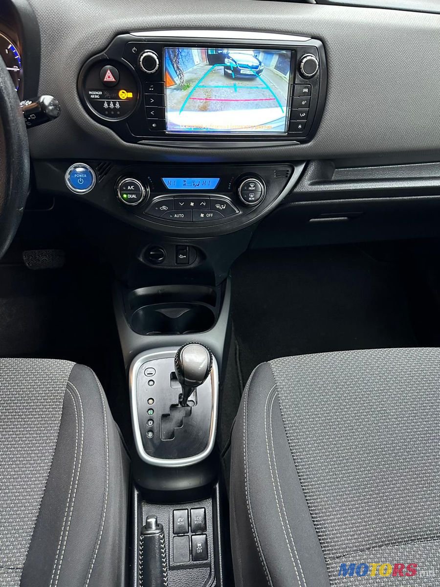 2015' Toyota Yaris photo #6