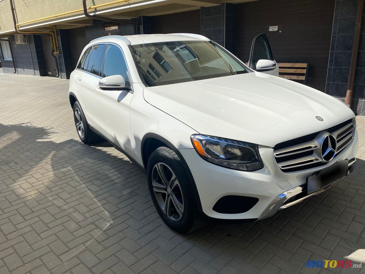 2017' Mercedes-Benz GLC photo #3
