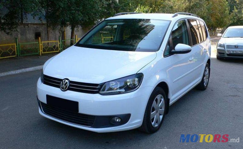 2011' Volkswagen Touran photo #2