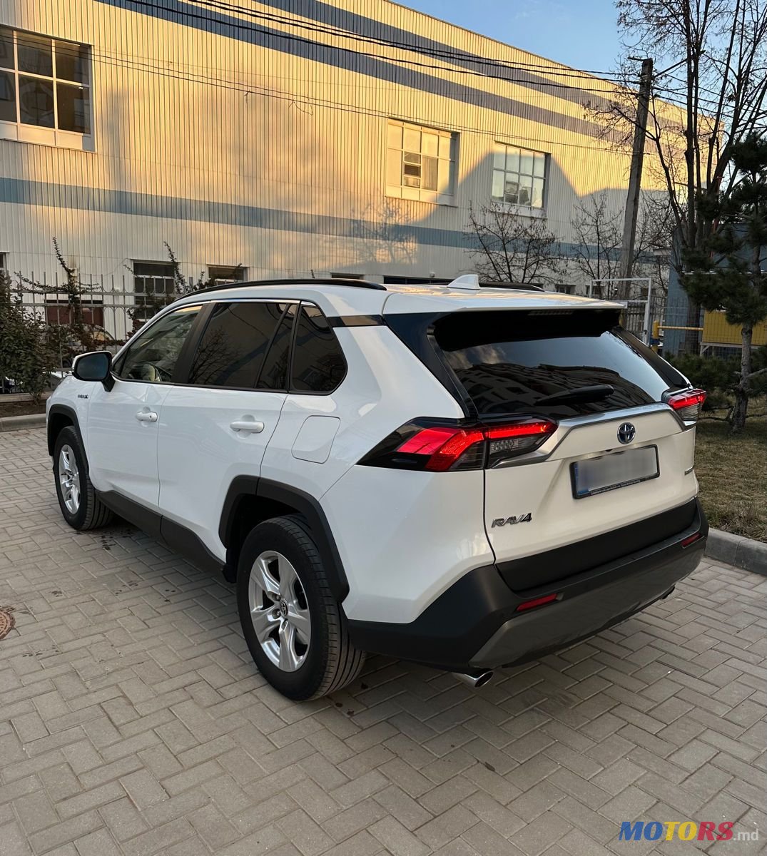 2021' Toyota RAV4 photo #2