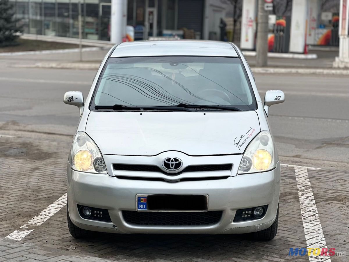 2005' Toyota Corolla Verso photo #2