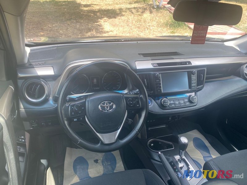 2018' Toyota RAV4 photo #6