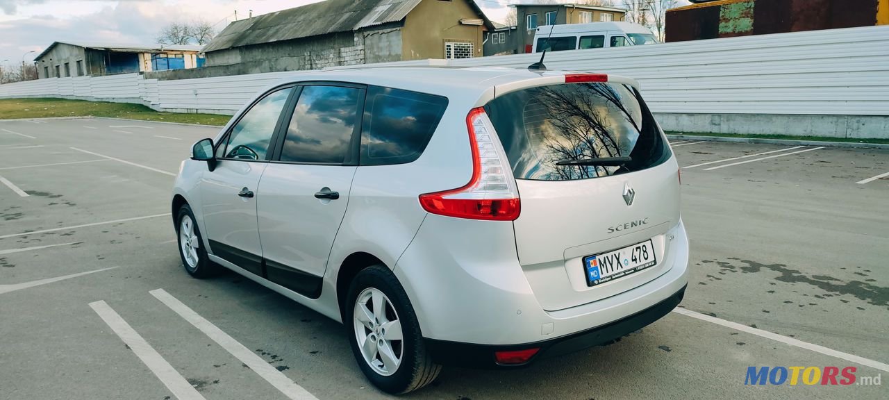 2013' Renault Grand Scenic photo #3