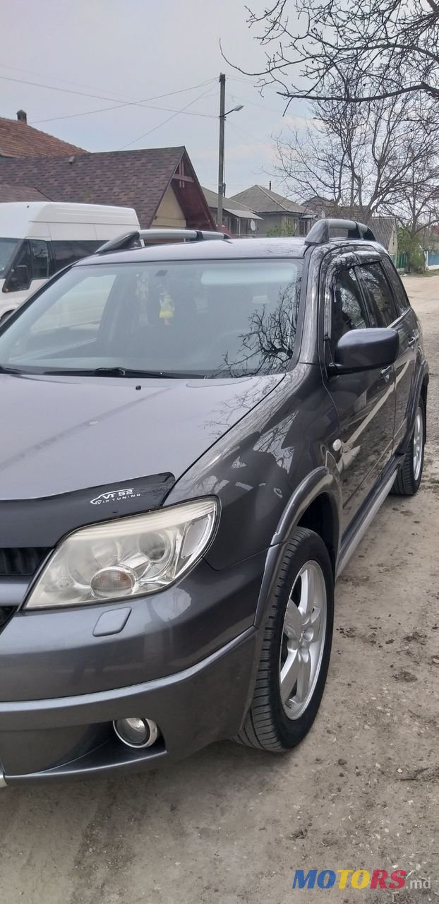 2006' Mitsubishi Outlander photo #1