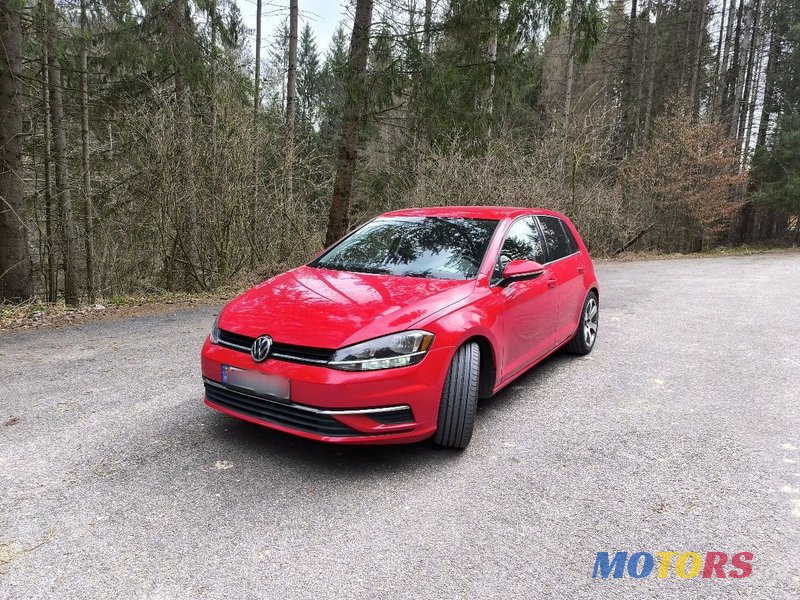 2019' Volkswagen Golf photo #2