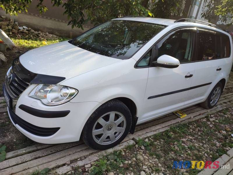 2009' Volkswagen Touran photo #1