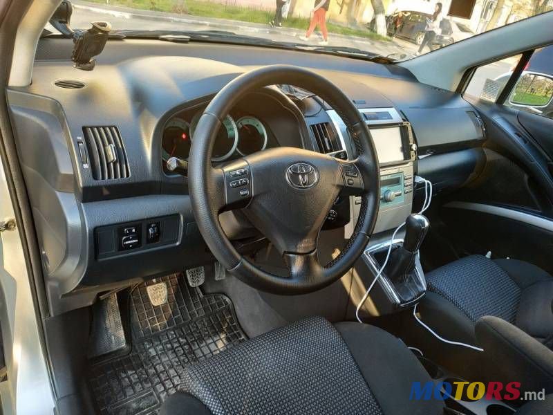 2006' Toyota Corolla Verso photo #2