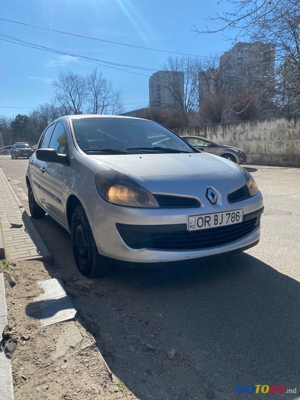 2008' Renault Clio photo #2