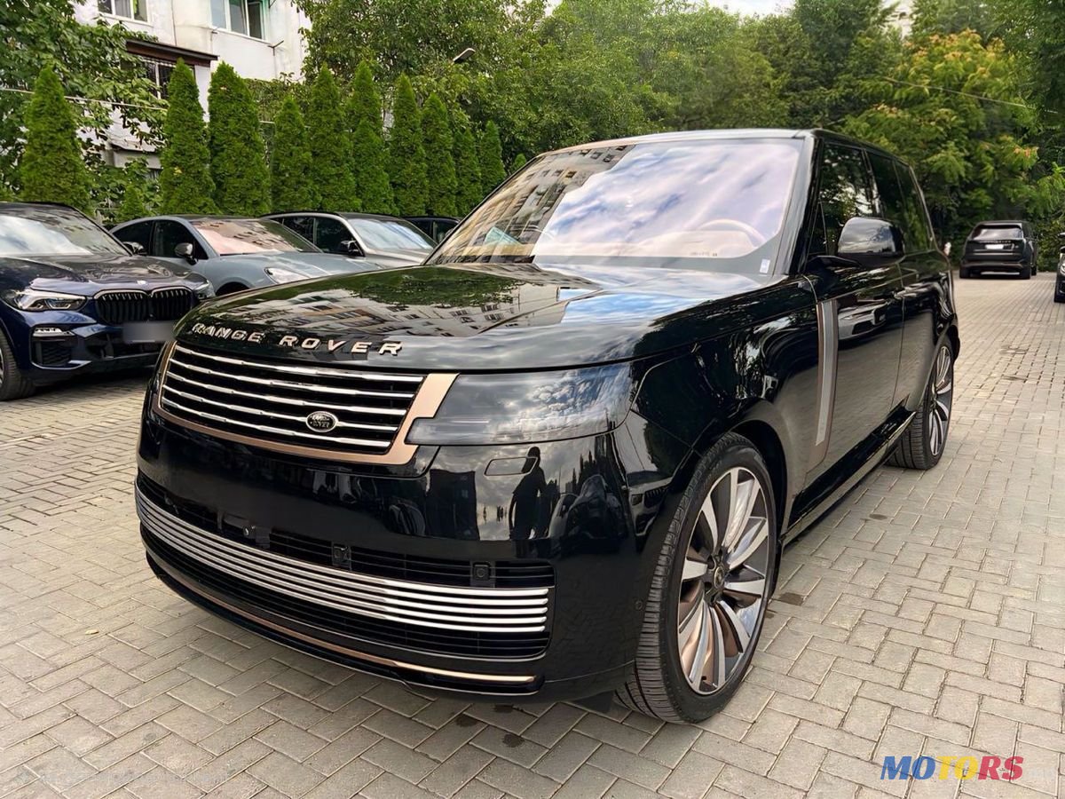 2023' Land Rover Range Rover photo #3