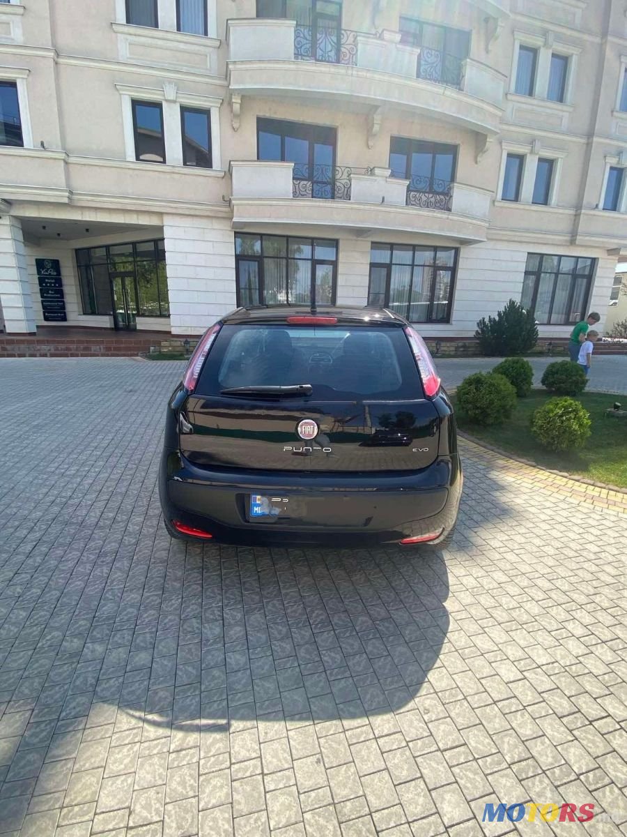 2011' Fiat Punto photo #5