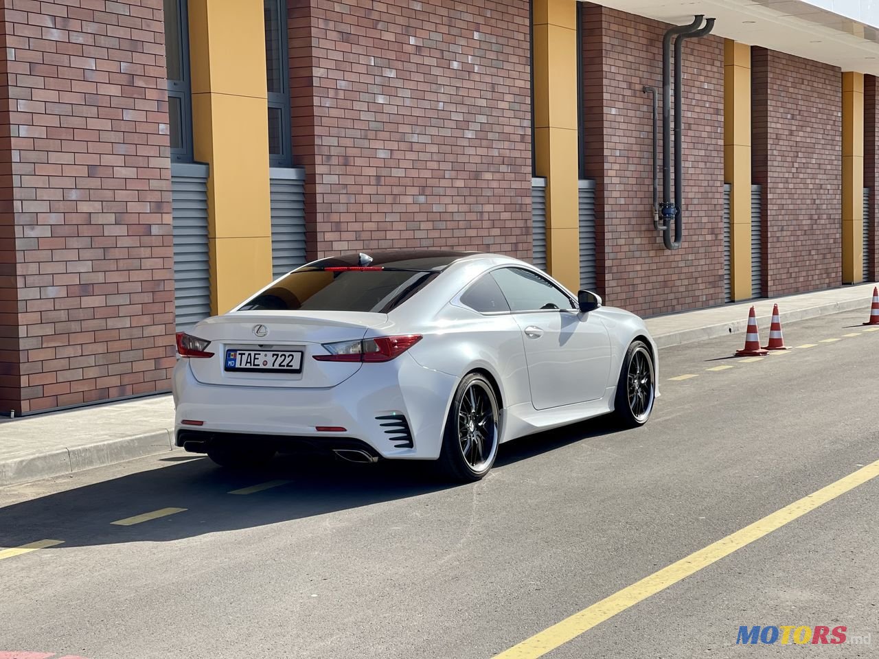 2016' Lexus Is Series photo #4