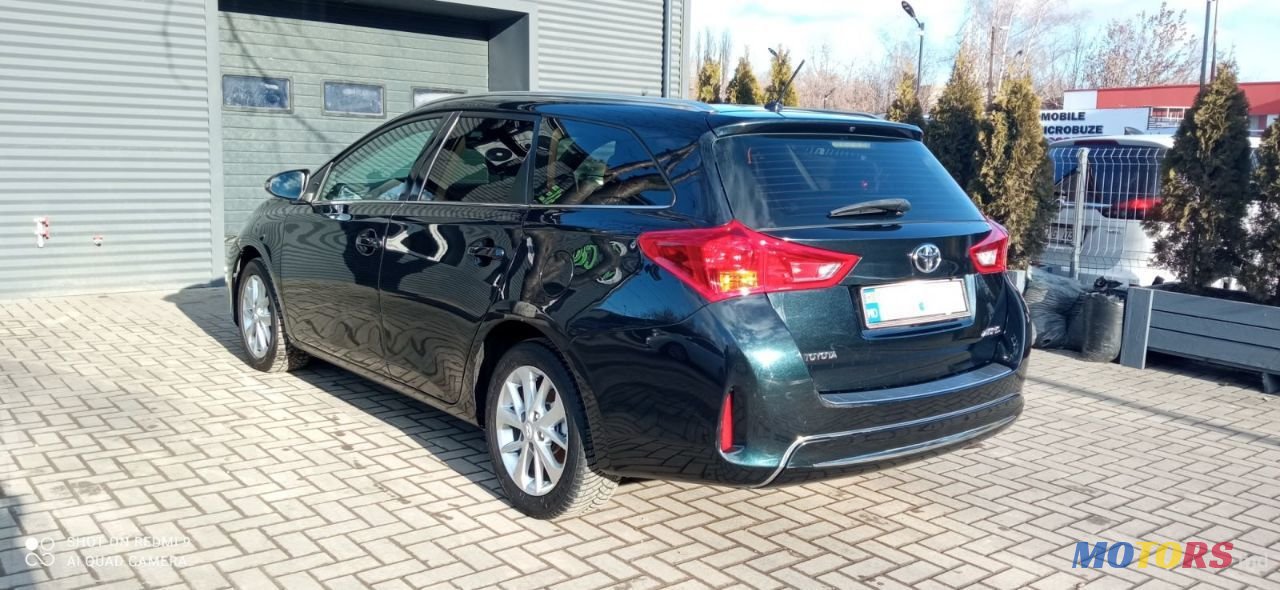 2014' Toyota Auris photo #2