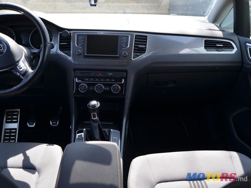 2016' Volkswagen Golf photo #2