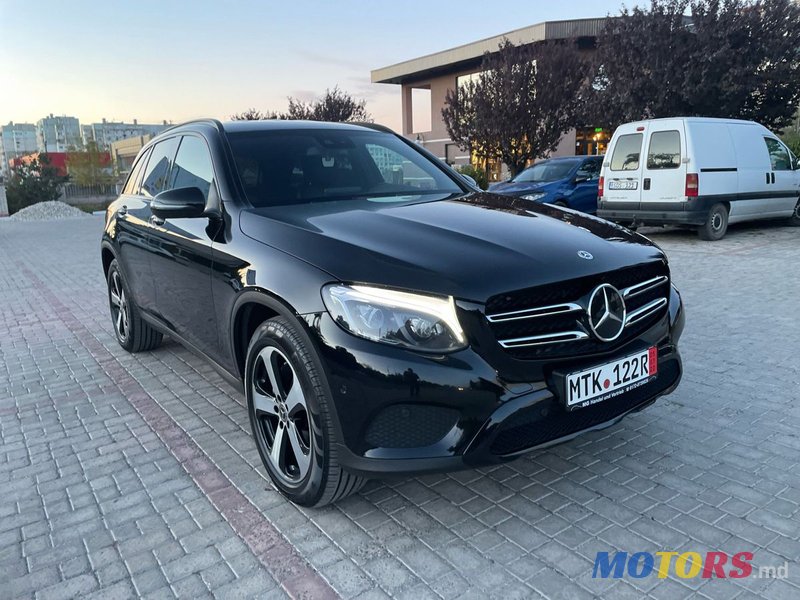 2017' Mercedes-Benz Glc photo #2