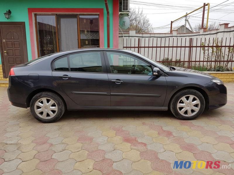 2008' Renault Laguna photo #2