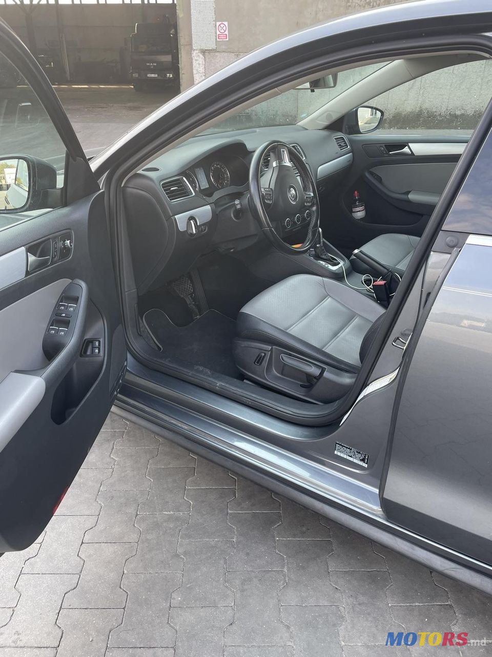 2013' Volkswagen Jetta photo #3