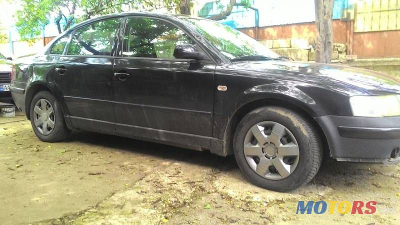 2000' Volkswagen Passat photo #1