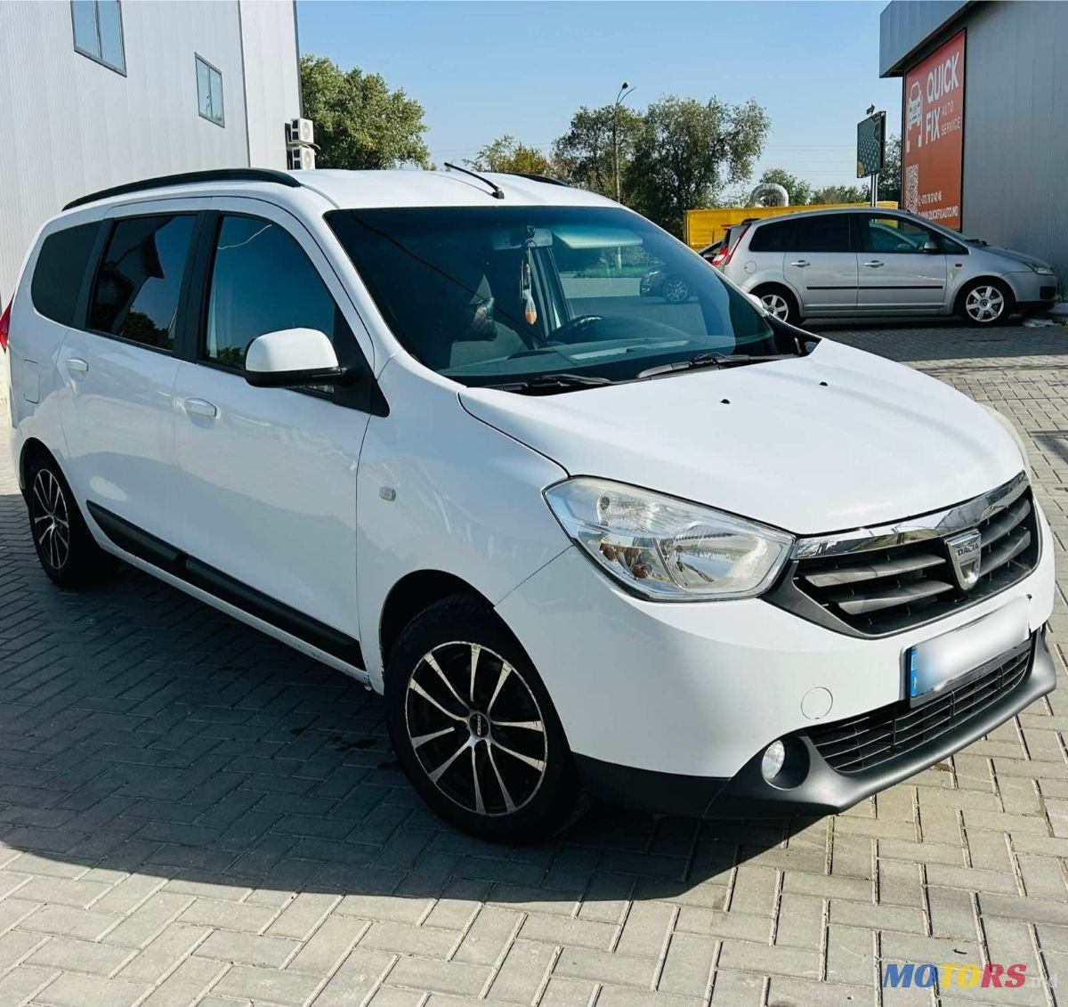 2012' Dacia Lodgy photo #2