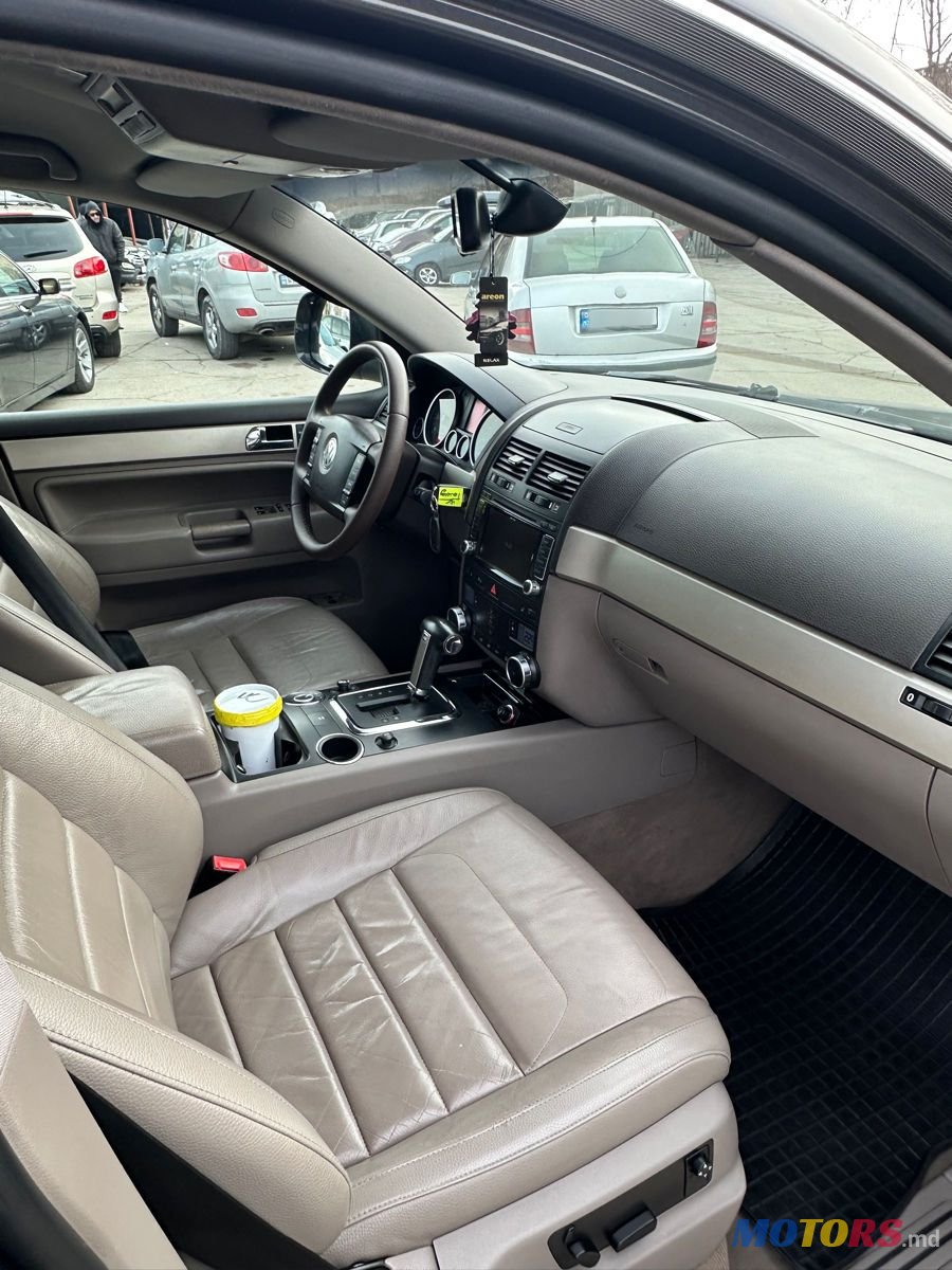 2008' Volkswagen Touareg photo #6