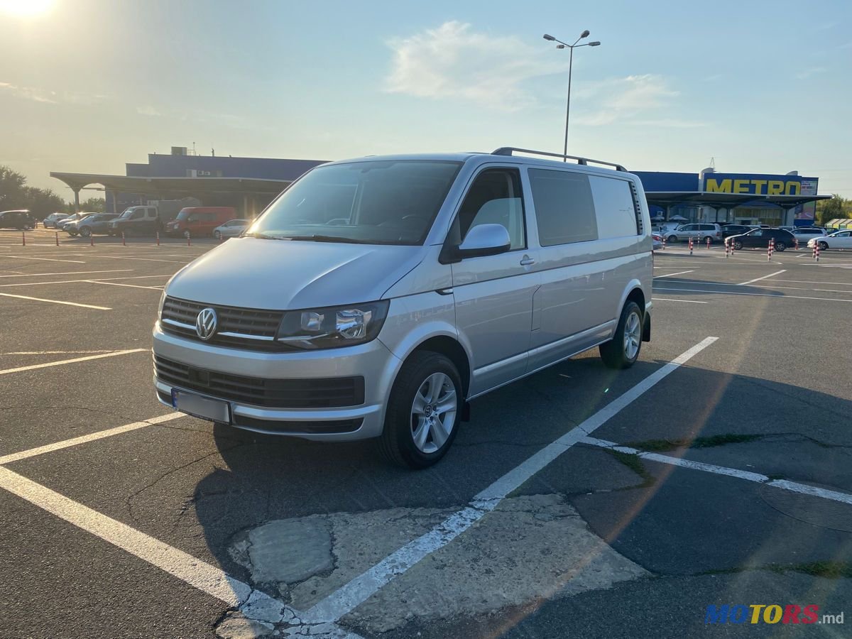 2017' Volkswagen Transporter photo #2