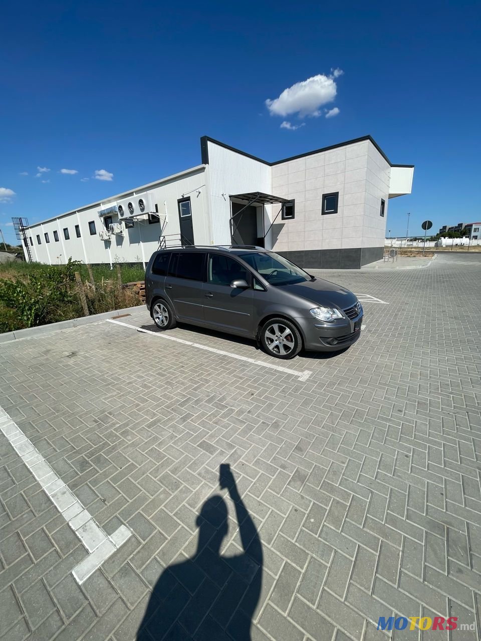 2007' Volkswagen Touran photo #6