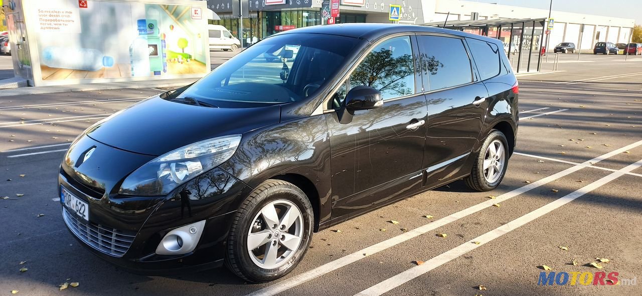2010' Renault Grand Scenic photo #1