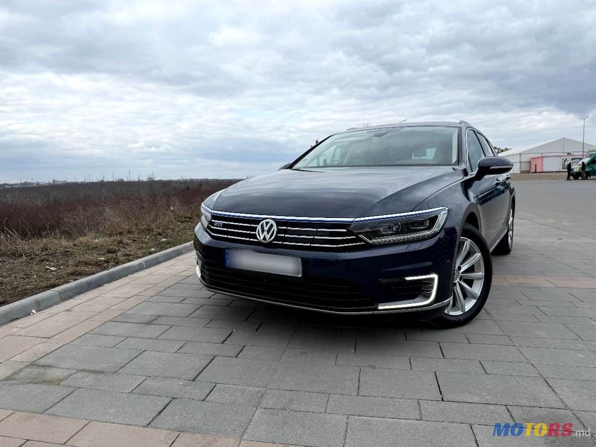 2015' Volkswagen Passat photo #1