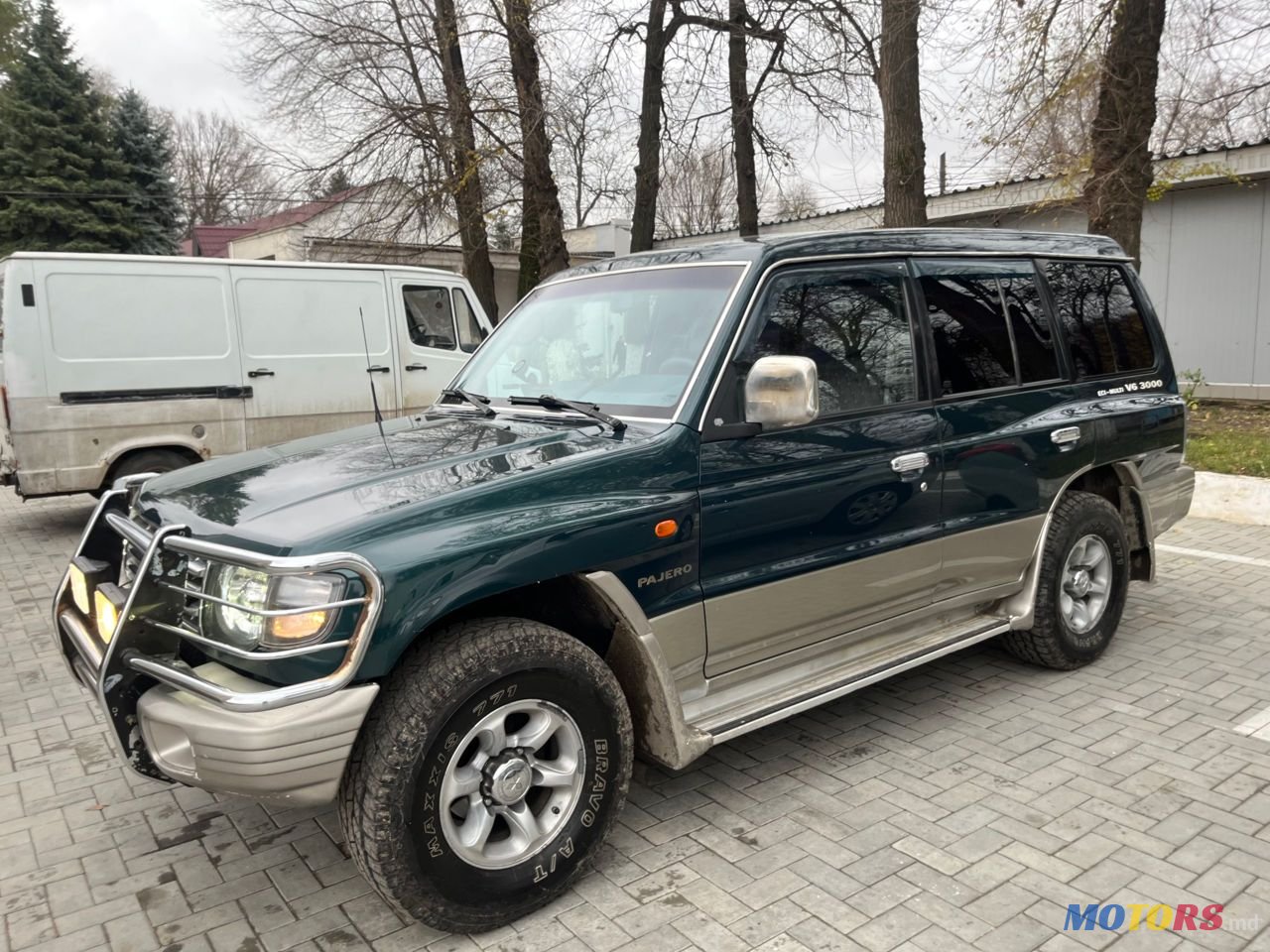 1998' Mitsubishi Pajero photo #4