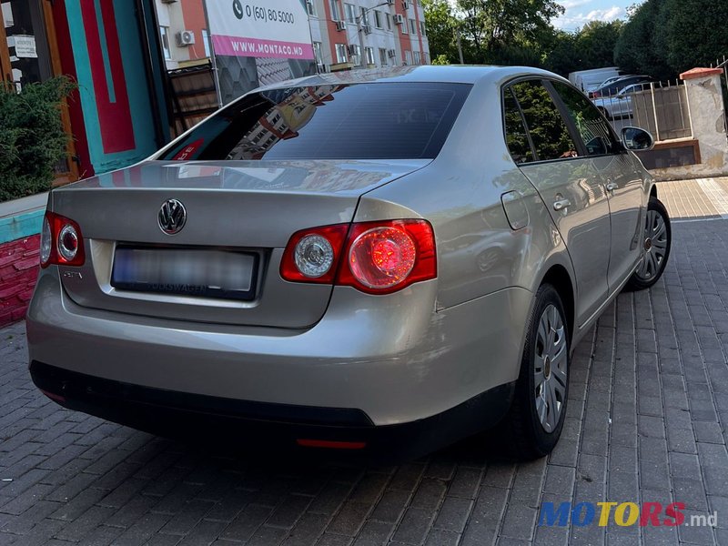 2007' Volkswagen Jetta photo #2