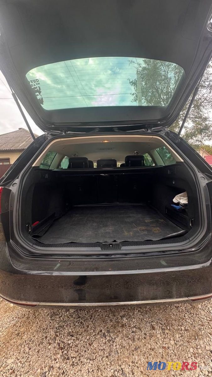 2017' Volkswagen Passat photo #6