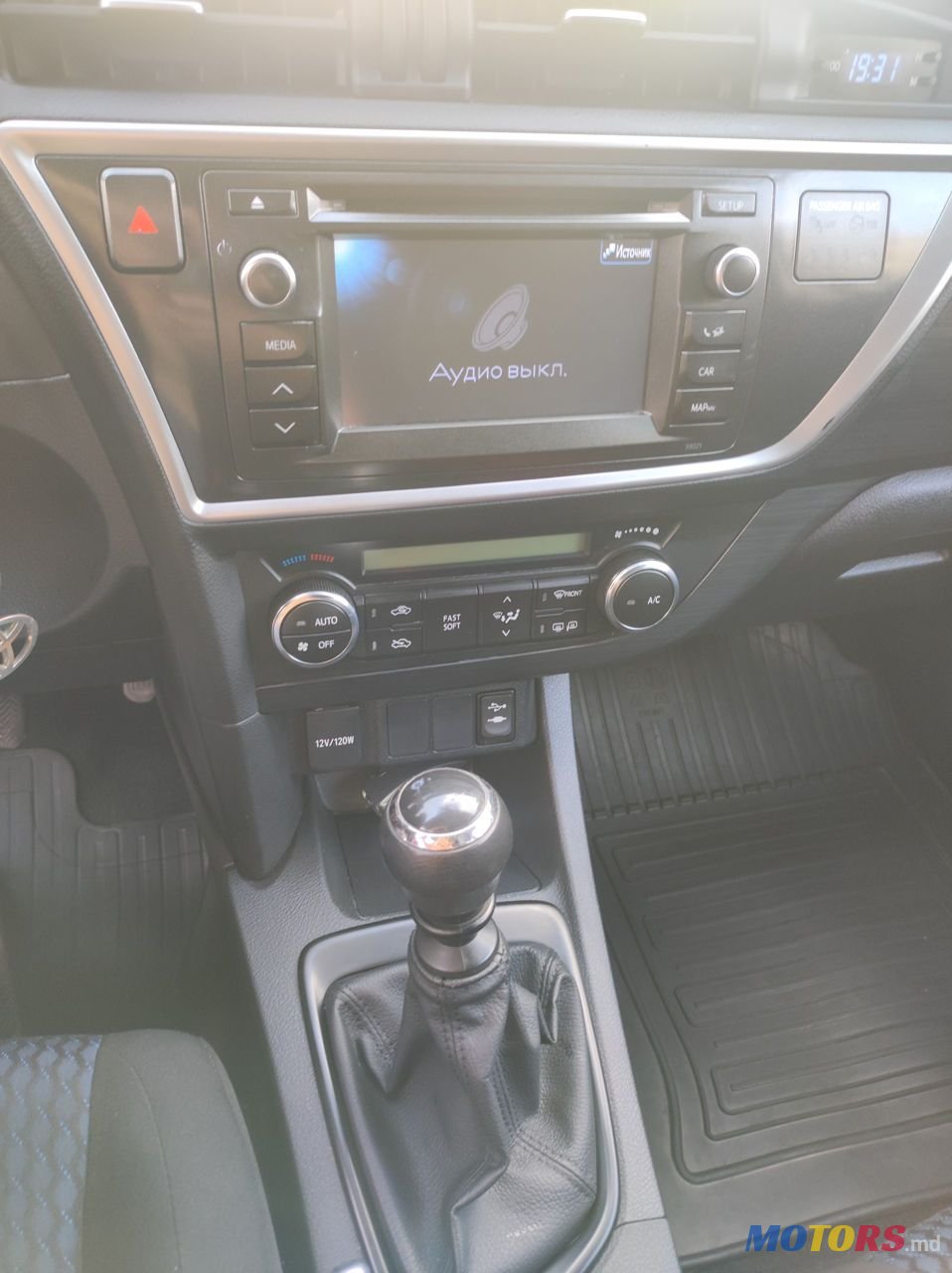 2015' Toyota Auris photo #4