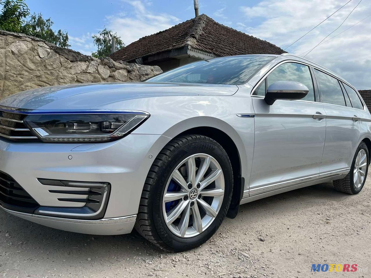 2015' Volkswagen Passat photo #2