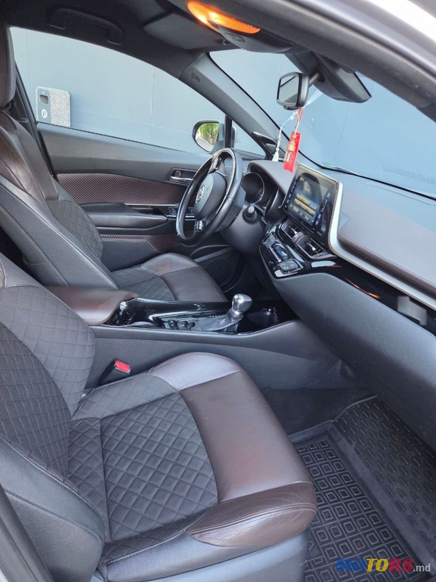 2016' Toyota C-HR photo #6