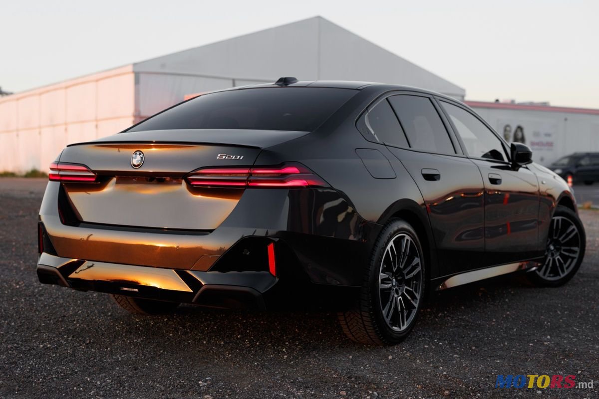 2023' BMW 5 Series photo #5